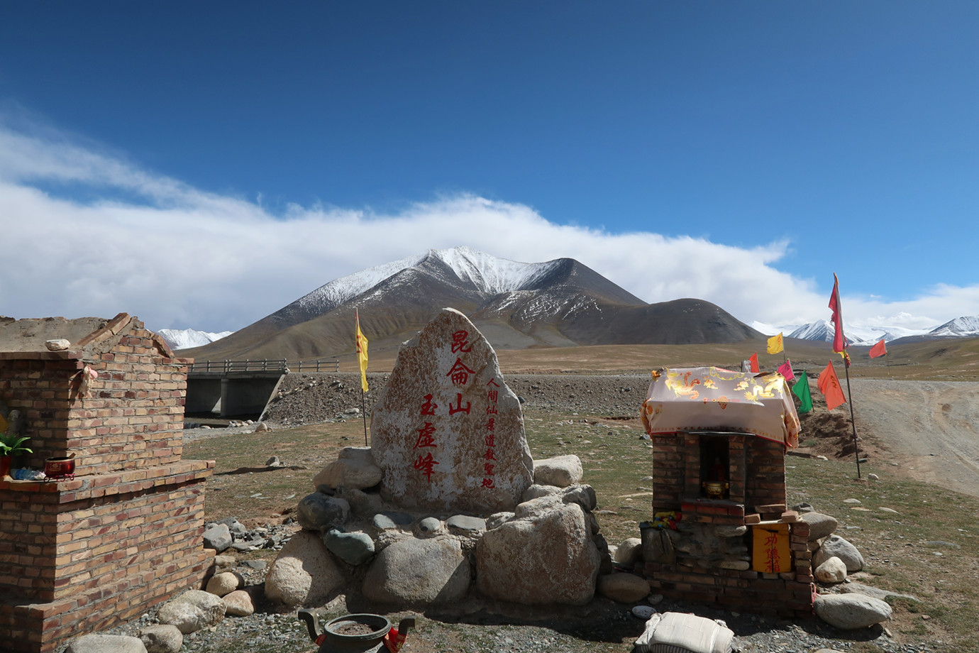 青海格爾木-崑崙山玉虛峰營地